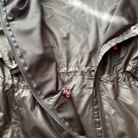 New Balance Running Rain Jacket Medium - Picture 6 of 6